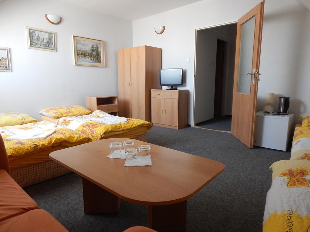 Penzion U Kašných Mníšek pod Brdy Exterior foto