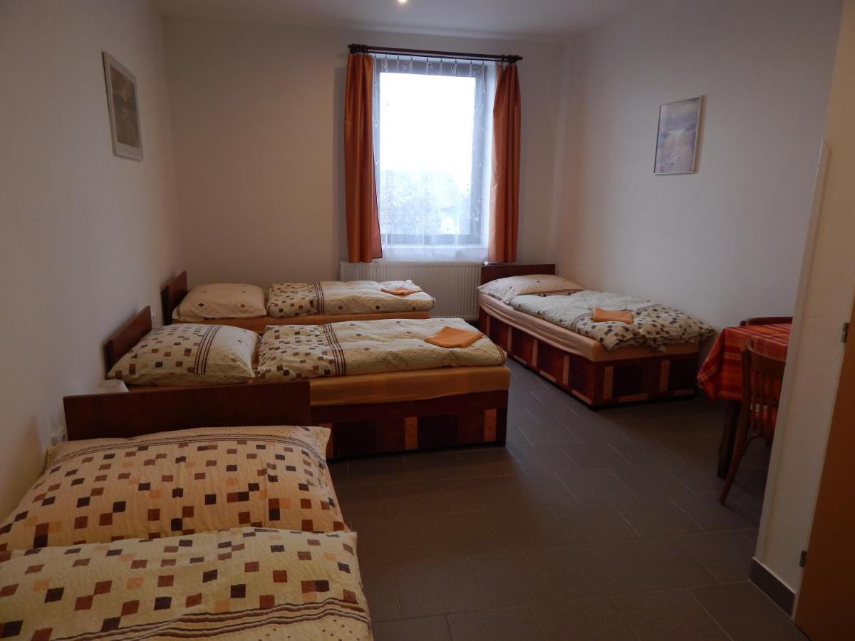 Penzion U Kašných Mníšek pod Brdy Exterior foto
